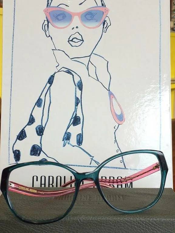 lunette Caroline Abram