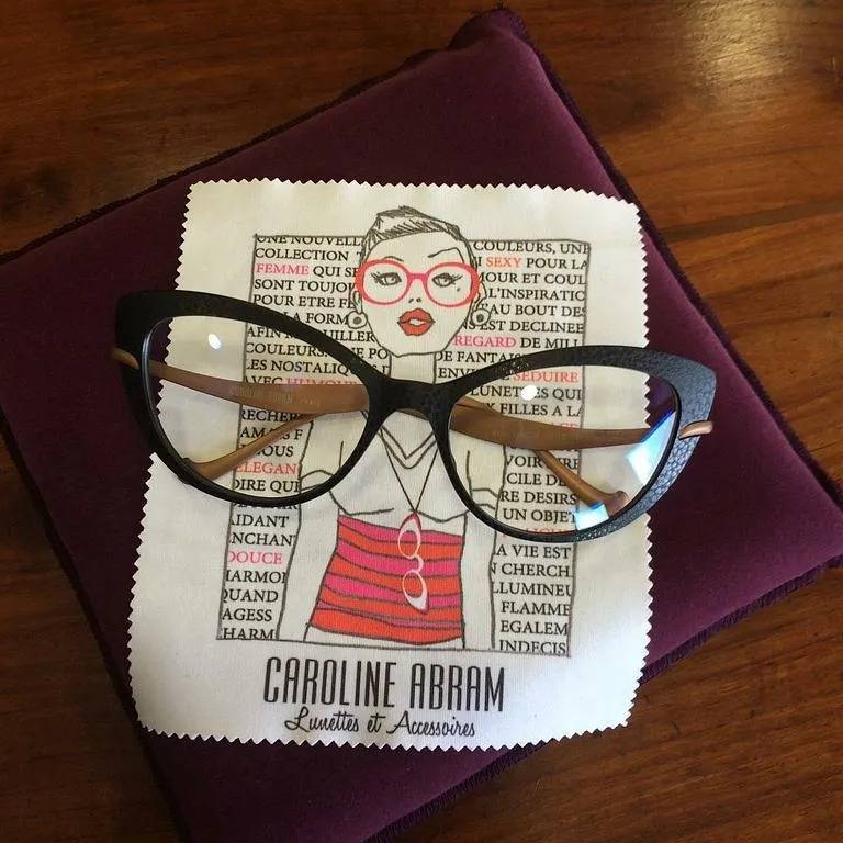 lunette Caroline Abram